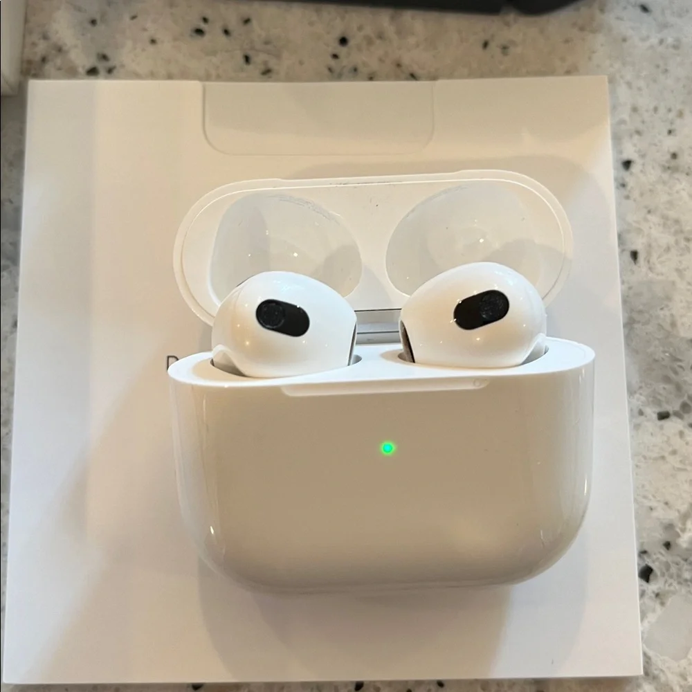 AirPods (3rd generation) with MagSafe Charging Case Model A2565 A2564 A2566